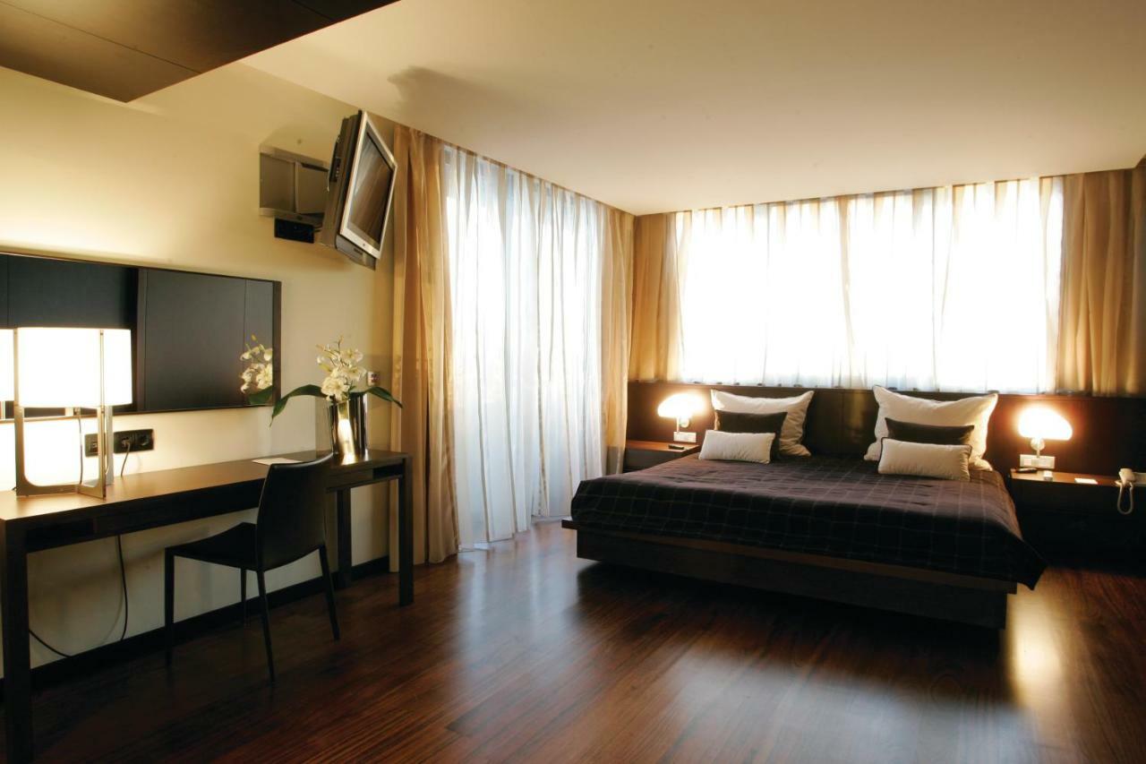 Penthouse Suite,831827105:JPEG